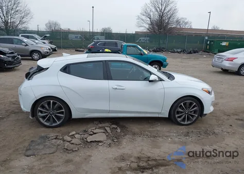 2021 Hyundai Veloster 2.0 Premium z USA, uszkodzony, nr VIN KMHTG6AF0MU032200